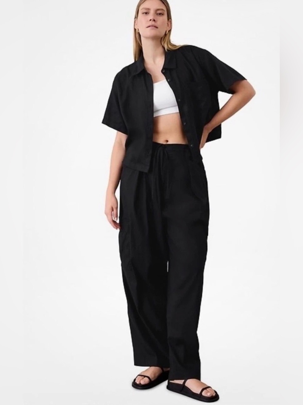 Athleta Paradise straight Leg Cargo Pant. New With Tags Black